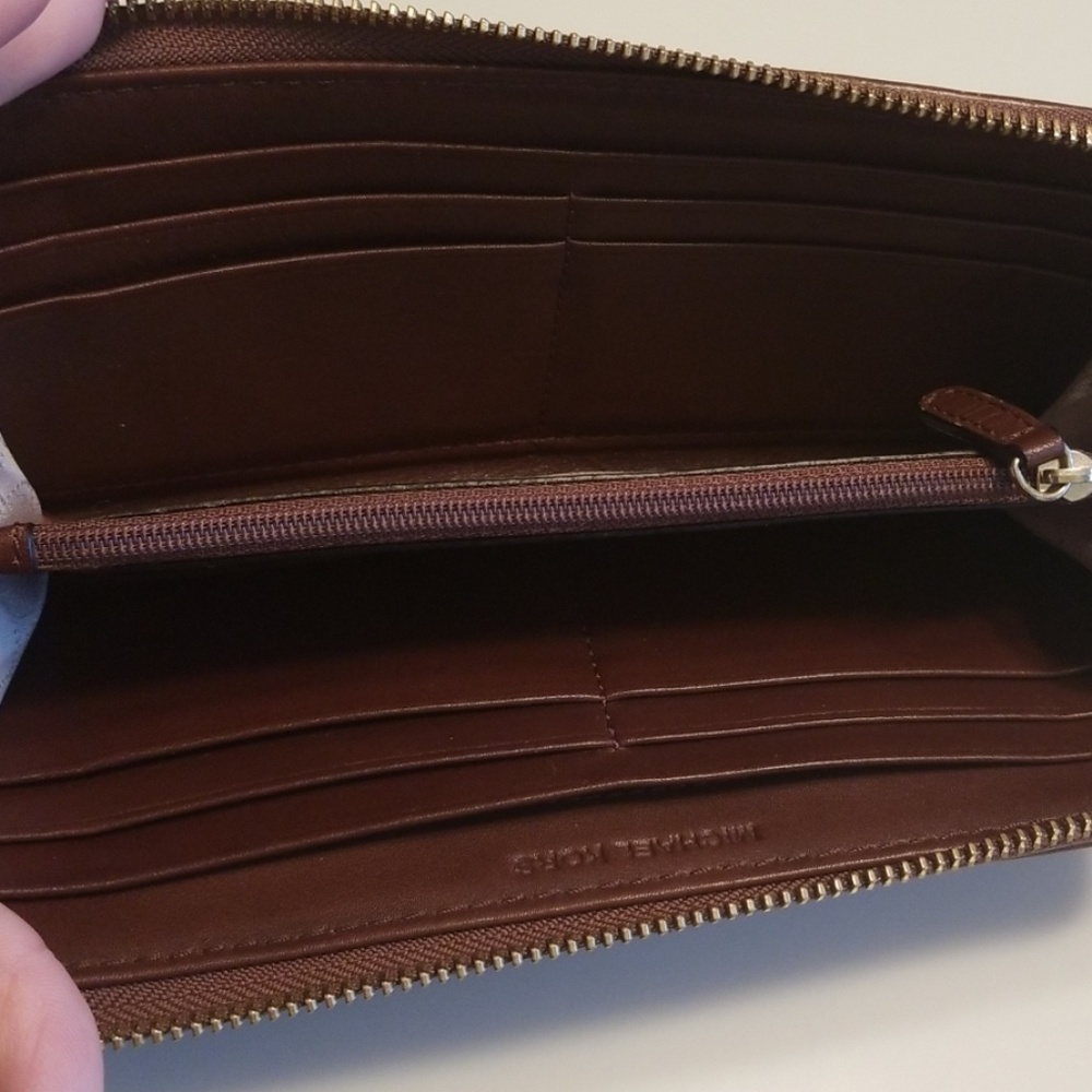 Michael Kors Wallet - Picture 3 of 8